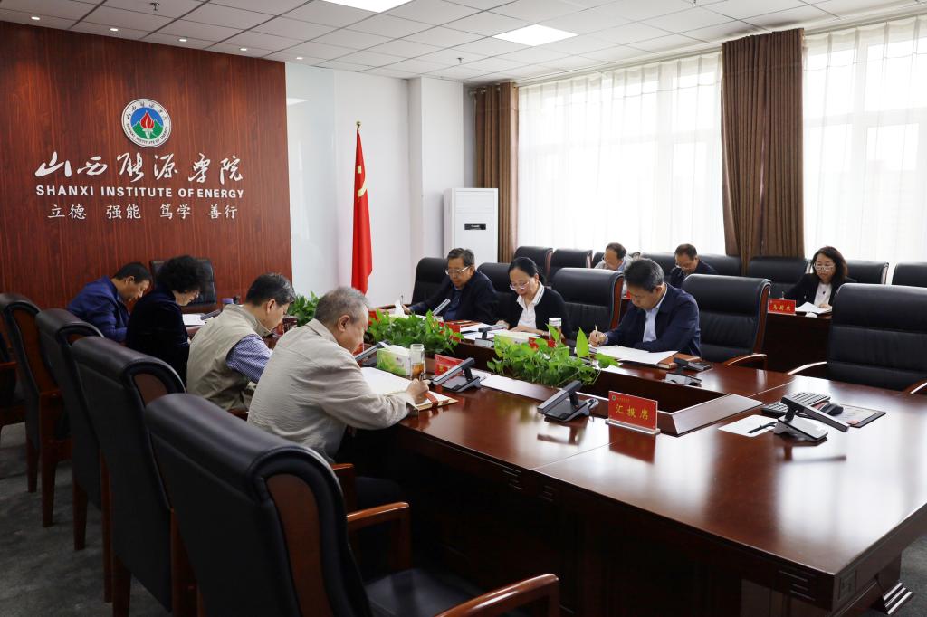 校党委理论学习中心组召开2025年第九次学习会议